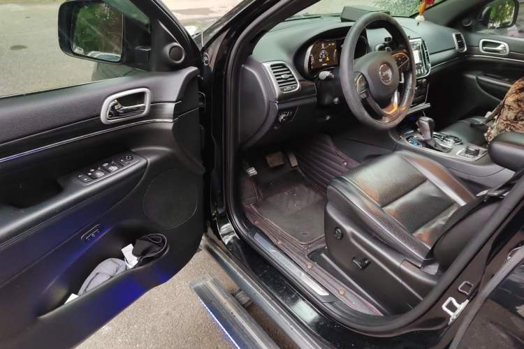 Used Jeep Grand Cherokee 2019 3.0L Elite Navigation Edition Driver Seat