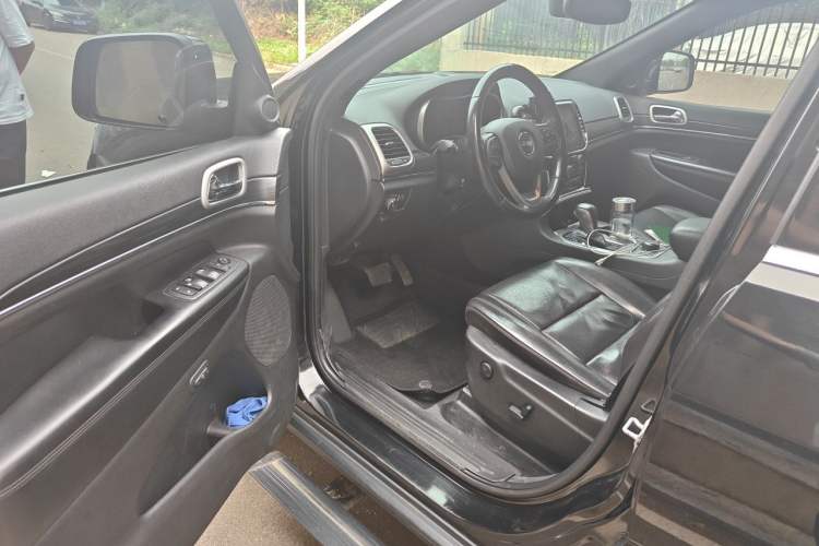 Used Jeep Grand Cherokee 2019 3.0L Elite Navigation Edition Driver Seat