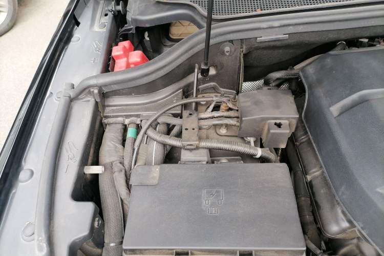Used Jeep Grand Cherokee 2019 3.0L Elite Navigation Edition Engine Bay Right