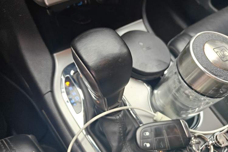 Used Jeep Grand Cherokee 2019 3.0L Elite Navigation Edition Gear Lever