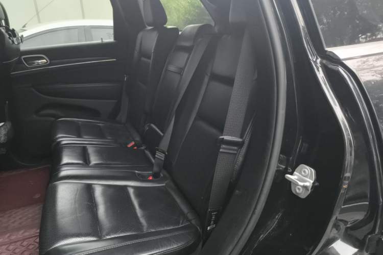 Used Jeep Grand Cherokee 2019 3.0L Elite Navigation Edition Left Rear Seat