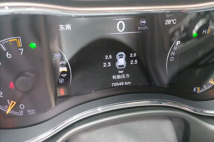 Used Jeep Grand Cherokee 2019 3.0L Elite Navigation Edition Odometer Close Up