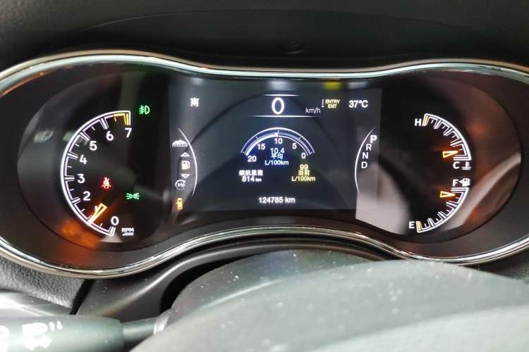 Used Jeep Grand Cherokee 2019 3.0L Elite Navigation Edition Odometer Close Up