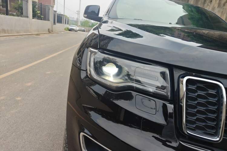 Used Jeep Grand Cherokee 2019 3.0L Elite Navigation Edition Right Front Headlight
