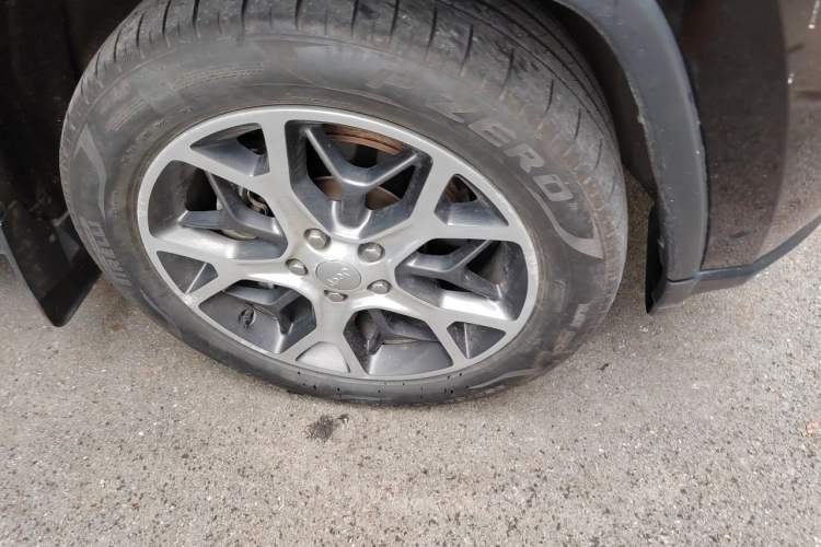 Used Jeep Grand Cherokee 2019 3.0L Elite Navigation Edition Right Front Wheel Hub