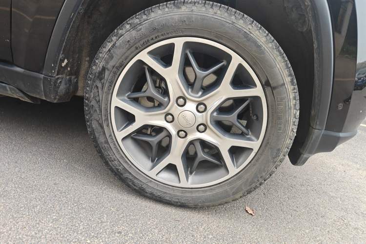 Used Jeep Grand Cherokee 2019 3.0L Elite Navigation Edition Right Front Wheel Hub
