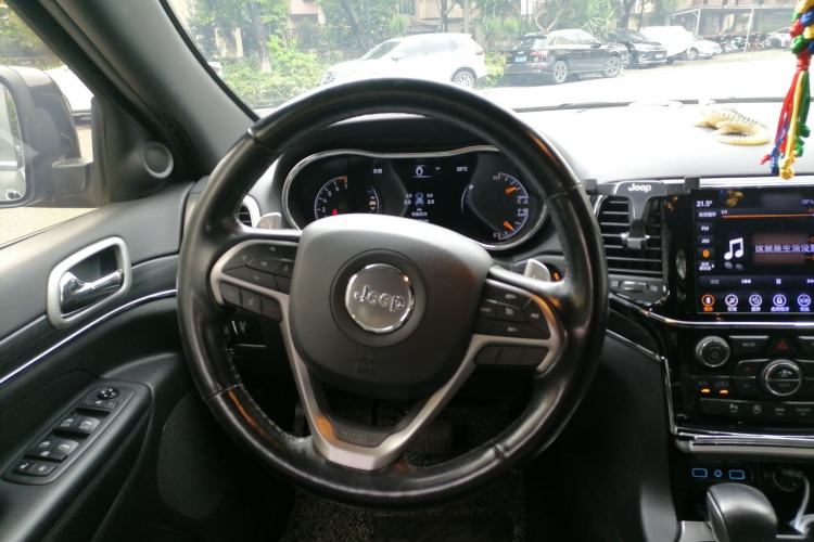 Used Jeep Grand Cherokee 2019 3.0L Elite Navigation Edition Steering Wheel