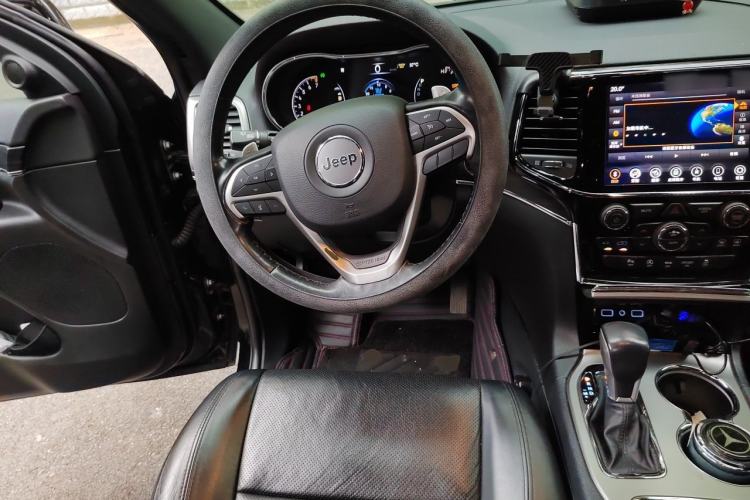 Used Jeep Grand Cherokee 2019 3.0L Elite Navigation Edition Steering Wheel