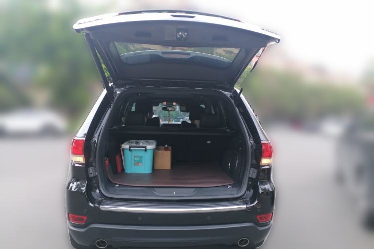 Used Jeep Grand Cherokee 2019 3.0L Elite Navigation Edition Trunk