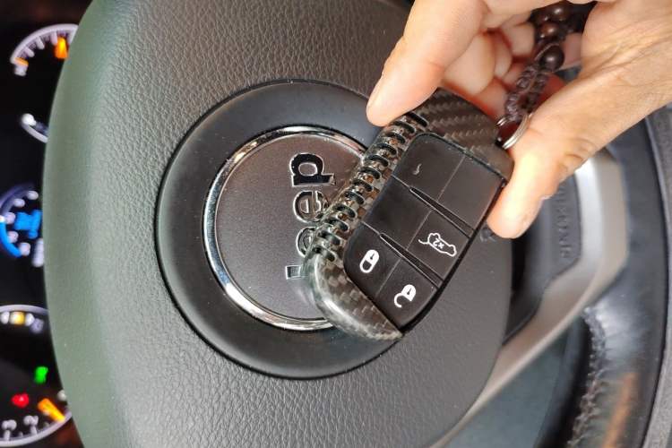 Used Jeep Grand Cherokee 2019 3.0L Elite Navigation Edition Vehicle Key