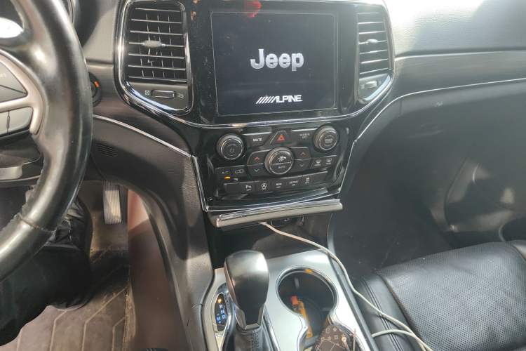 Used Jeep Grand Cherokee 2020 3.0L Elite Navigation Edition Audio And AC Panel