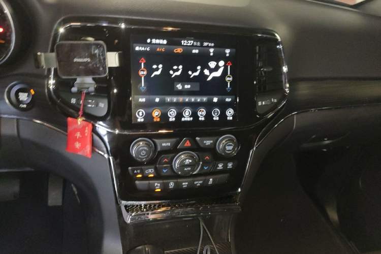 Used Jeep Grand Cherokee 2020 3.6L Elite Navigation Edition Audio And AC Panel