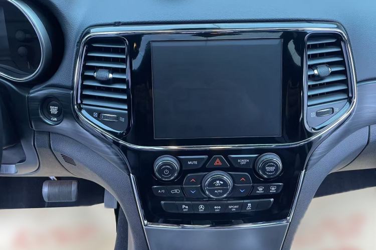 Used Jeep Grand Cherokee 2020 3.0L Professional Navigation Edition Audio And AC Panel