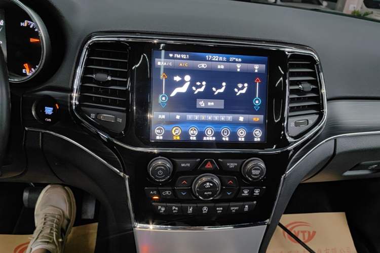 Used Jeep Grand Cherokee 2020 3.0L Elite Navigation Edition Audio And AC Panel