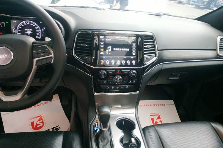 Used Jeep Grand Cherokee 2020 3.0L Elite Navigation Edition Audio And AC Panel