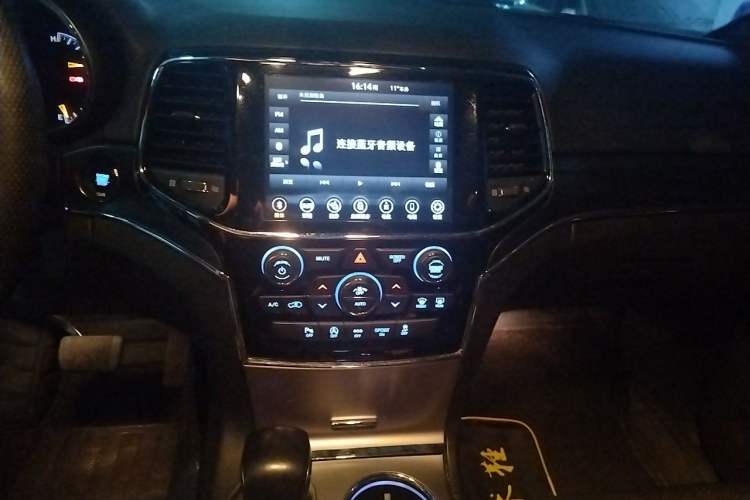 Used Jeep Grand Cherokee 2020 3.0L Elite Navigation Edition Audio And AC Panel