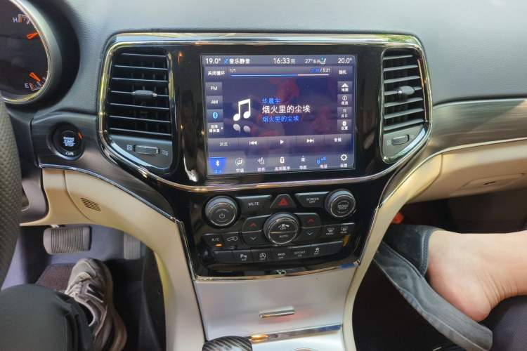 Used Jeep Grand Cherokee 2020 3.0L Elite Navigation Edition Audio And AC Panel