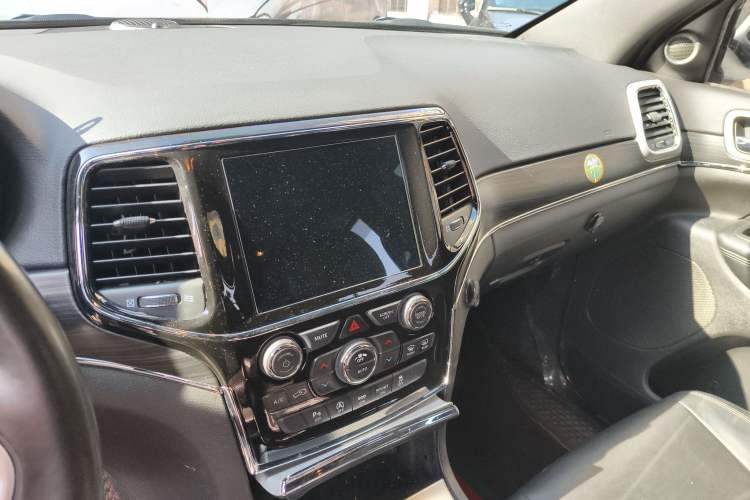 Used Jeep Grand Cherokee 2020 3.6L Elite Navigation Edition Audio And AC Panel