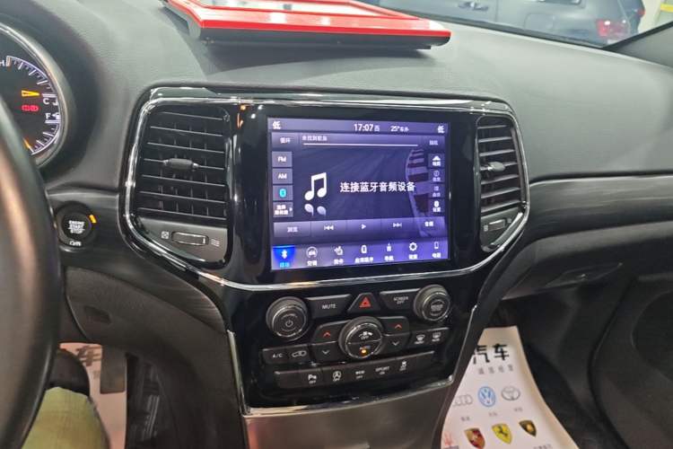 Used Jeep Grand Cherokee 2020 3.0L Professional Navigation Edition Audio And AC Panel