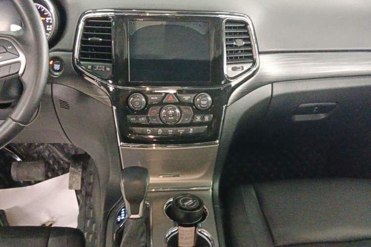Used Jeep Grand Cherokee 2020 3.0L Professional Navigation Edition Audio And AC Panel