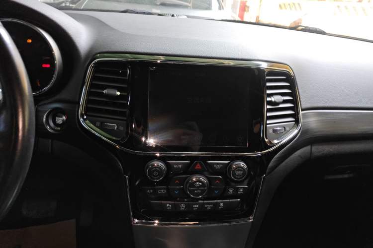 Used Jeep Grand Cherokee 2020 3.0L Professional Navigation Edition Audio And AC Panel