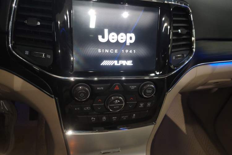 Used Jeep Grand Cherokee 2020 3.0L Elite Navigation Edition Audio And AC Panel