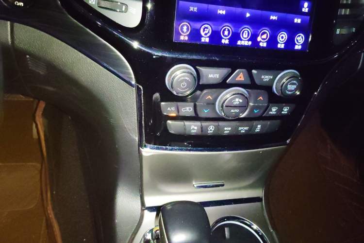 Used Jeep Grand Cherokee 2020 3.0L Elite Navigation Edition Audio And AC Panel
