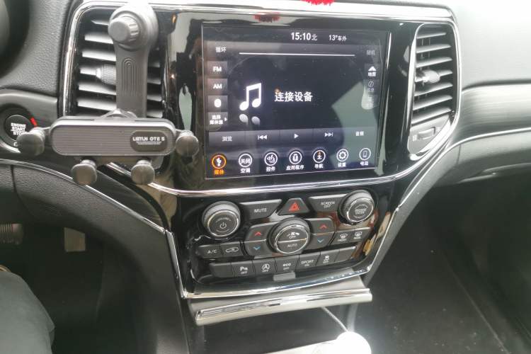 Used Jeep Grand Cherokee 2020 3.0L Elite Navigation Edition Audio And AC Panel