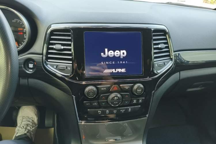Used Jeep Grand Cherokee 2020 3.0L Professional Navigation Edition Audio And AC Panel