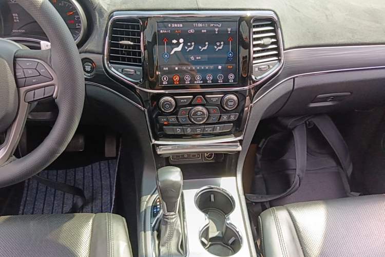 Used Jeep Grand Cherokee 2020 3.0L Elite Navigation Edition Audio And AC Panel