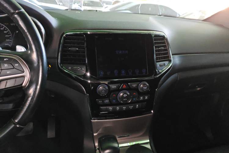 Used Jeep Grand Cherokee 2020 3.0L Professional Navigation Edition Audio And AC Panel