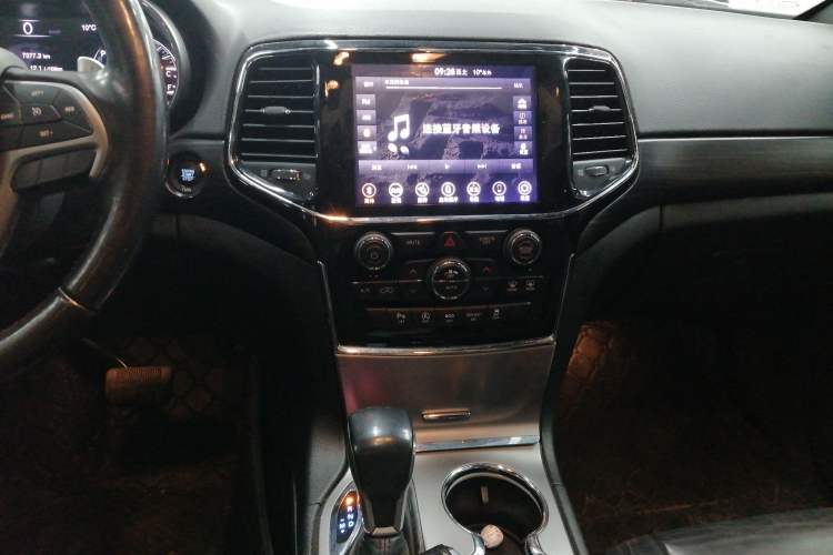 Used Jeep Grand Cherokee 2020 3.0L Professional Navigation Edition Audio And AC Panel