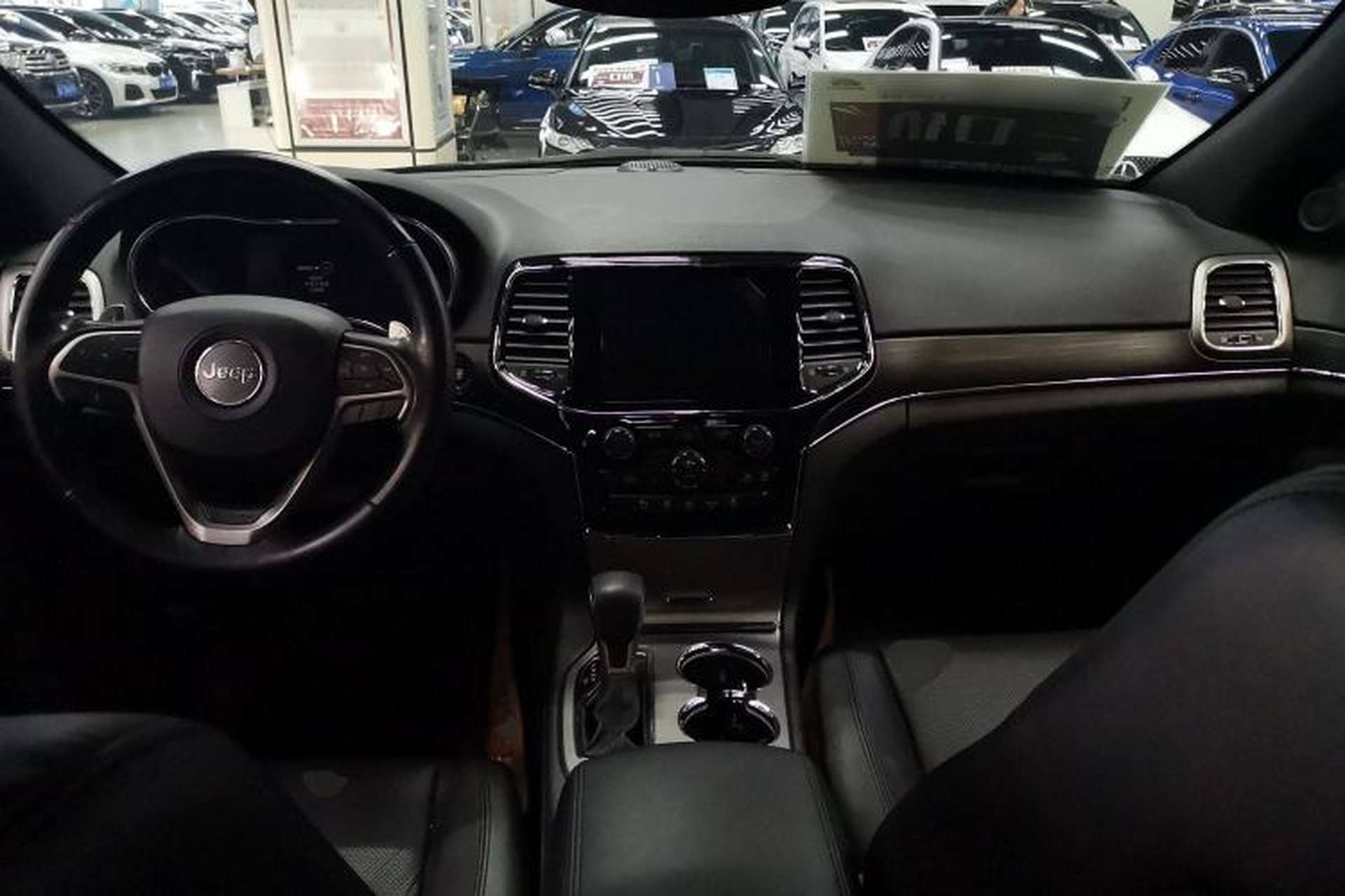 Used Jeep Grand Cherokee 2020 3.0L Elite Navigation Edition Center Console