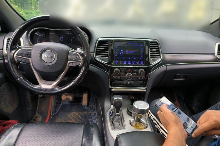 Used Jeep Grand Cherokee 2020 3.0L Elite Navigation Edition Center Console