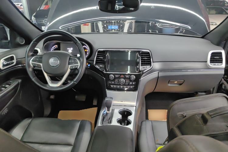 Used Jeep Grand Cherokee 2020 3.0L Elite Navigation Edition Center Console