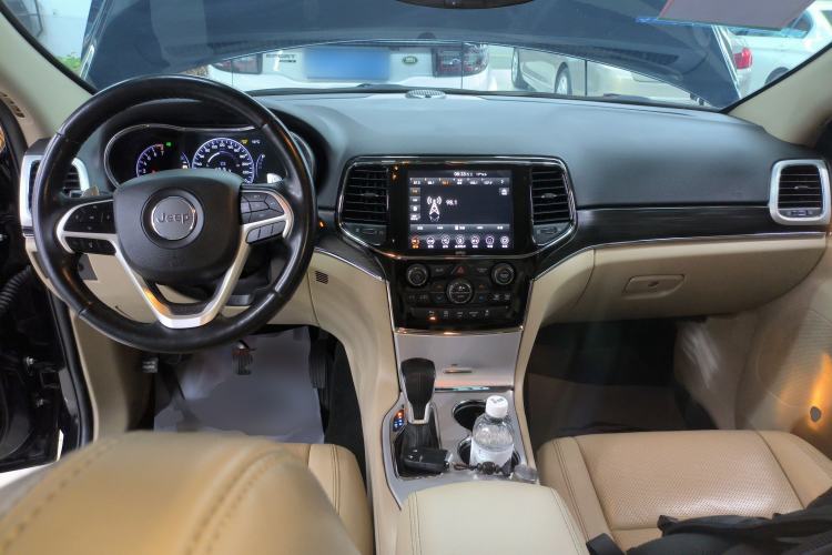 Used Jeep Grand Cherokee 2020 3.0L Elite Navigation Edition Center Console