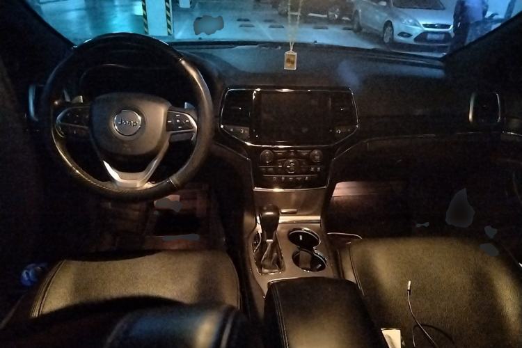 Used Jeep Grand Cherokee 2020 3.0L Elite Navigation Edition Center Console