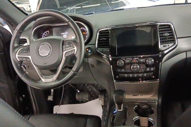 Used Jeep Grand Cherokee 2020 3.0L Professional Navigation Edition Center Console