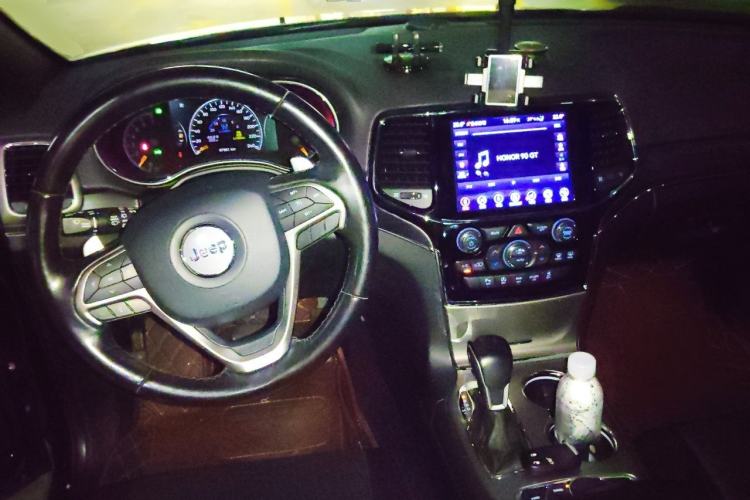 Used Jeep Grand Cherokee 2020 3.0L Elite Navigation Edition Center Console