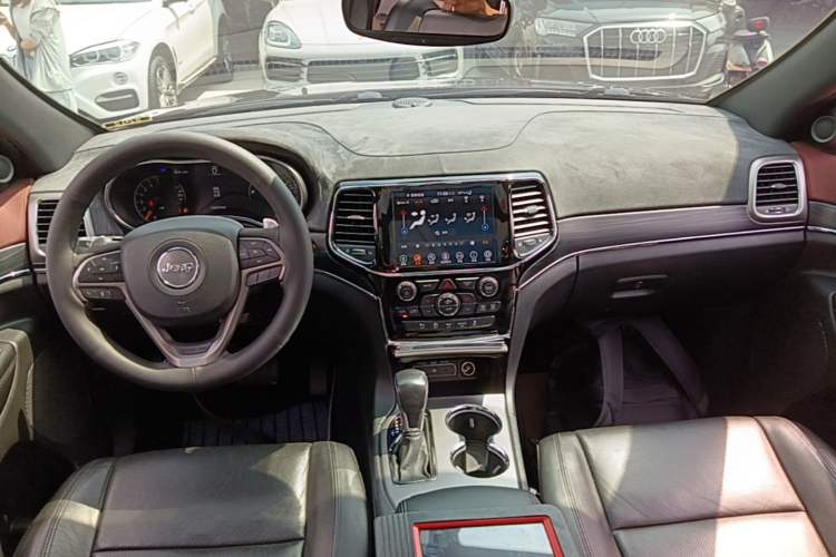 Used Jeep Grand Cherokee 2020 3.0L Elite Navigation Edition Center Console