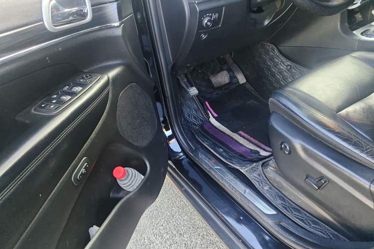 Used Jeep Grand Cherokee 2020 3.6L Elite Navigation Edition Driver Seat