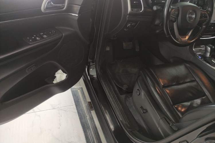 Used Jeep Grand Cherokee 2020 3.0L Elite Navigation Edition Driver Seat
