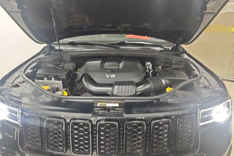 Used Jeep Grand Cherokee 2020 3.0L Elite Navigation Edition Engine Bay