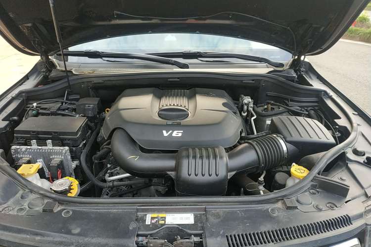 Used Jeep Grand Cherokee 2020 3.0L Elite Navigation Edition Engine Bay