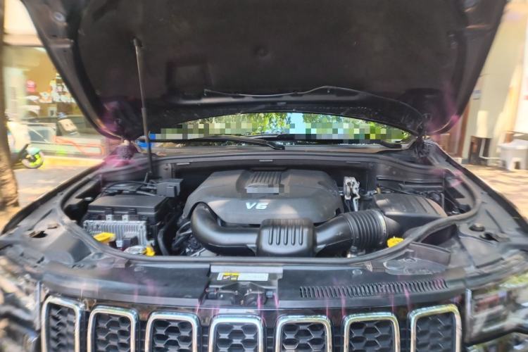 Used Jeep Grand Cherokee 2020 3.0L Elite Navigation Edition Engine Bay