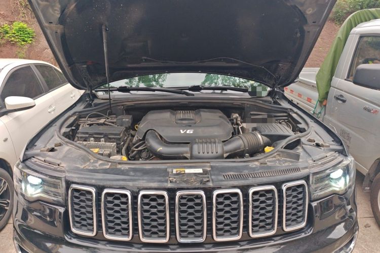 Used Jeep Grand Cherokee 2020 3.0L Elite Navigation Edition Engine Bay