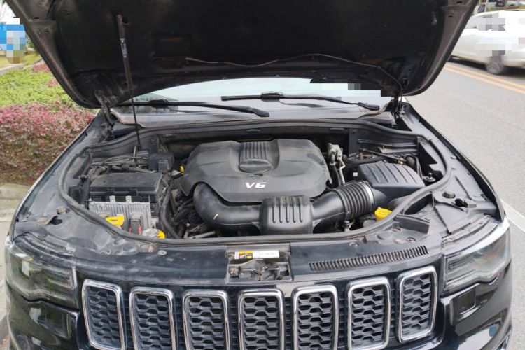 Used Jeep Grand Cherokee 2020 3.0L Elite Navigation Edition Engine Bay