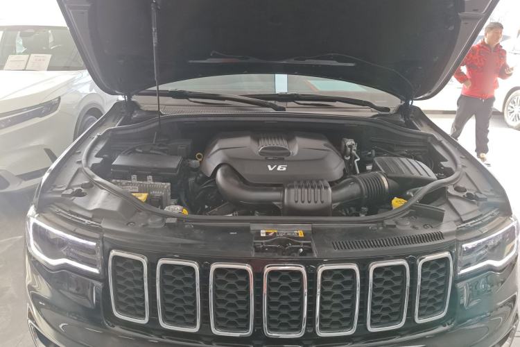 Used Jeep Grand Cherokee 2020 3.0L Professional Navigation Edition Engine Bay