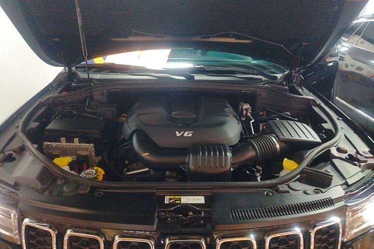 Used Jeep Grand Cherokee 2020 3.0L Professional Navigation Edition Engine Bay