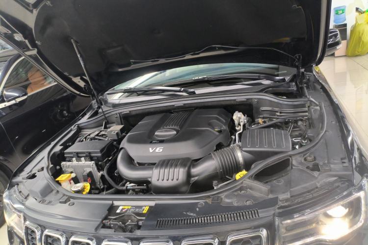 Used Jeep Grand Cherokee 2020 3.0L Elite Navigation Edition Engine Bay